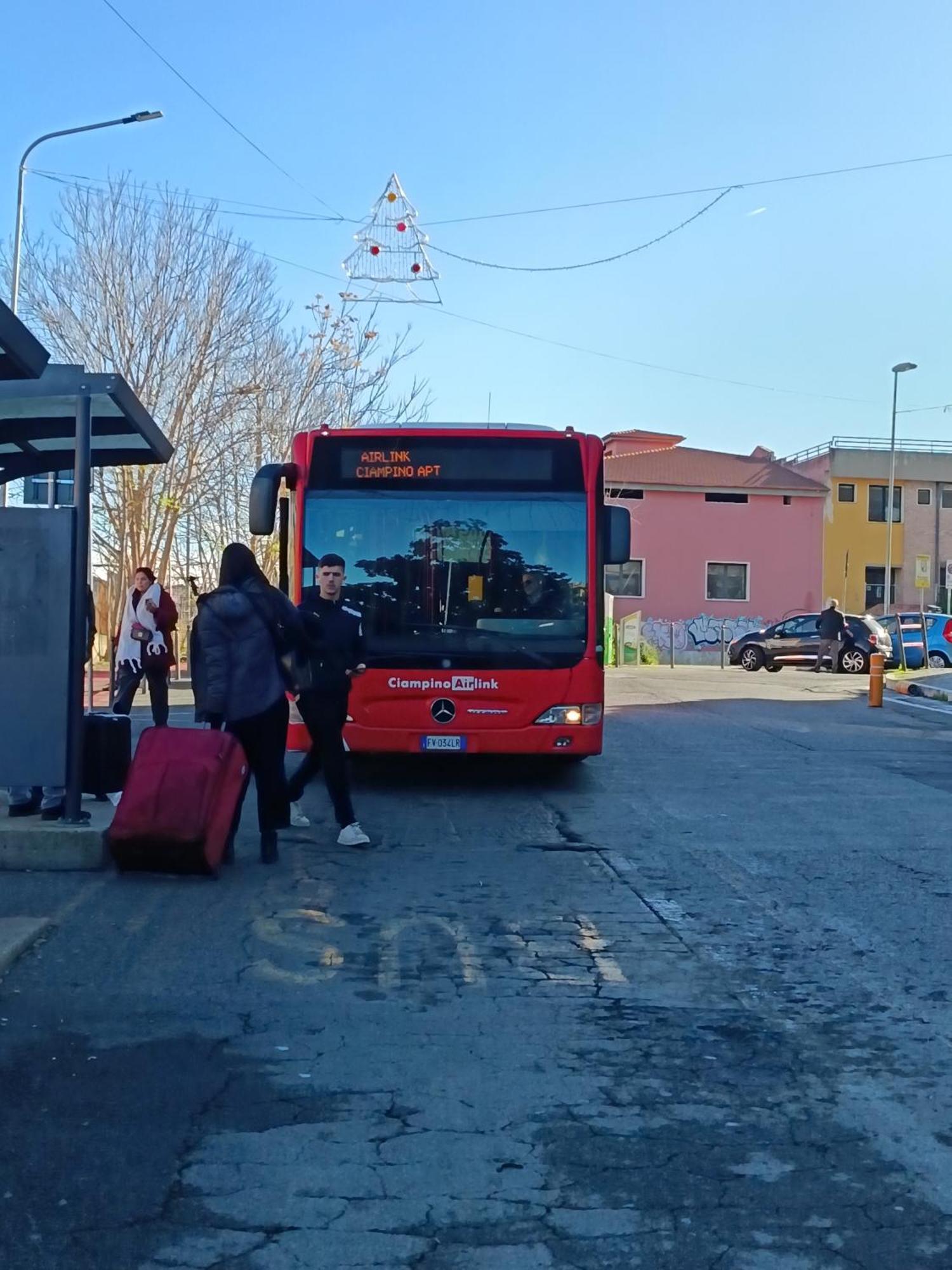 Adriatic Room 50 M Dalla Stazione Ferroviaria Di Ciampino E Dalla Navetta Aeroportuale 외부 사진